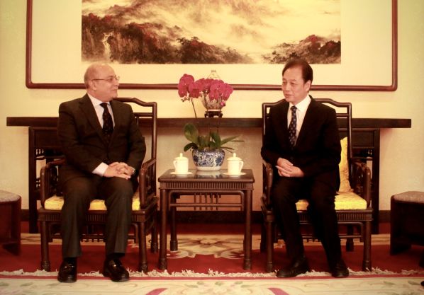 王超会长会见约旦驻华大使胡萨姆?侯赛尼